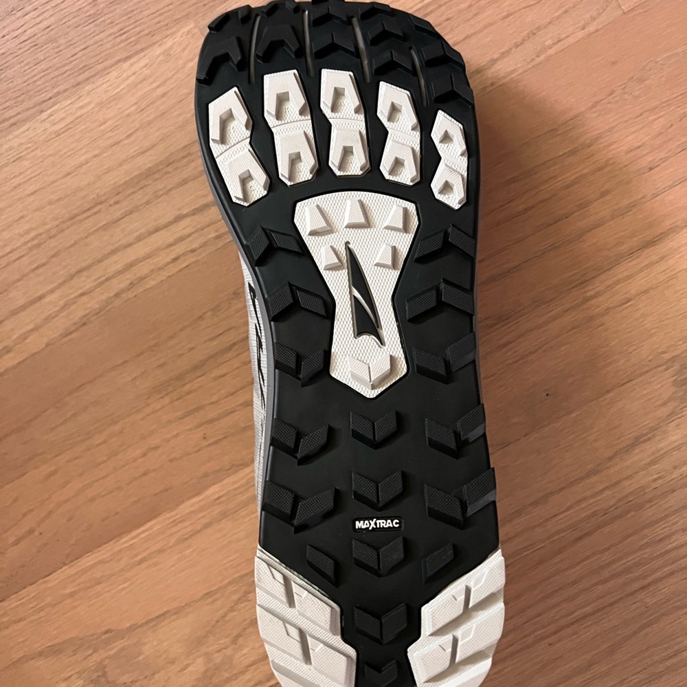 NWT Altra Gray Athletic Shoes with Robust Sole - Picture 4 of 4